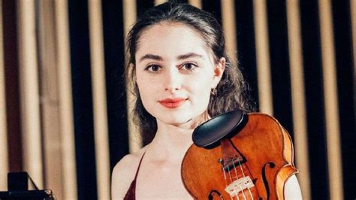 Esther Abrami Compagnon