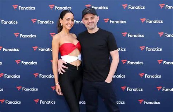 Gary Vaynerchuks Wife: Is He In A Relationship With Mona Vand After Divorce With Lizzie Vaynerchu