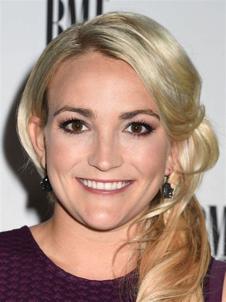 How tall is Jamie Lynn Spears
