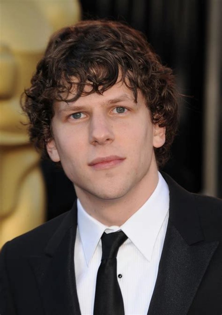 How tall is Jesse Eisenberg