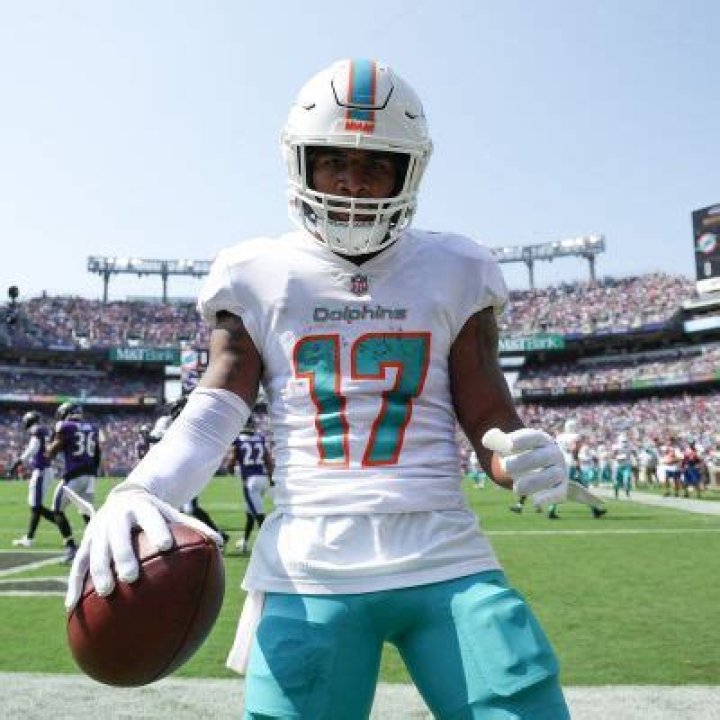 Jaylen Waddle- Wiki, Biography, Age, Height, Net Worth, Girlfriend ·