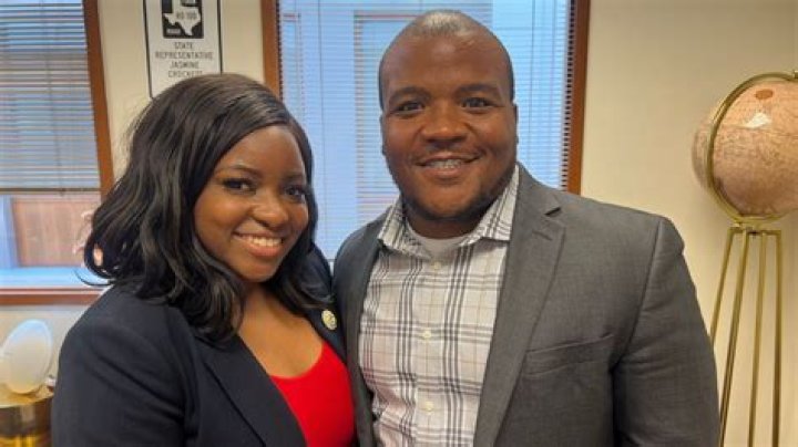 M. M. Manasi Biography, Age, Height, Husband, Net Worth, Family ·