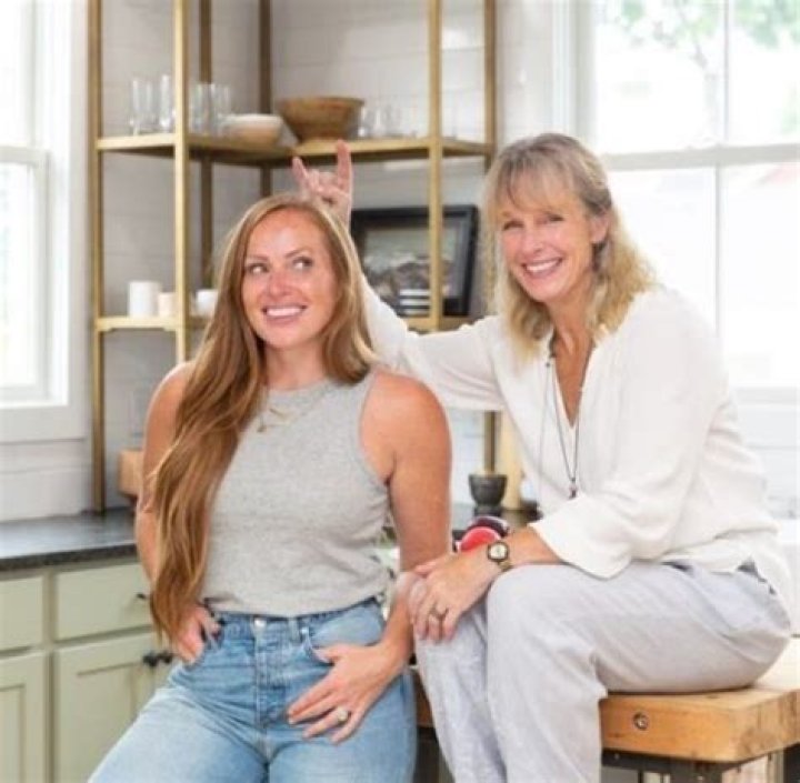 Mina Starsiak- Bio, Wiki, Age, Height, Net Worth, Husband, Career ·