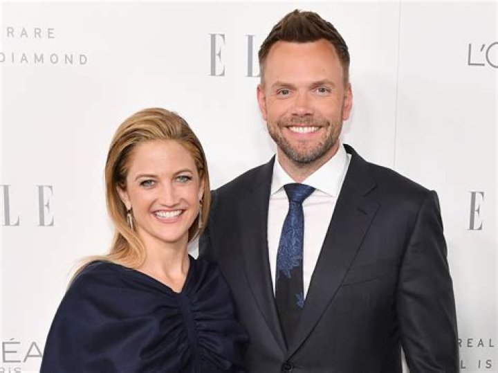 Sarah Williams Bio, Everything To Know About Joel Mchale Wife