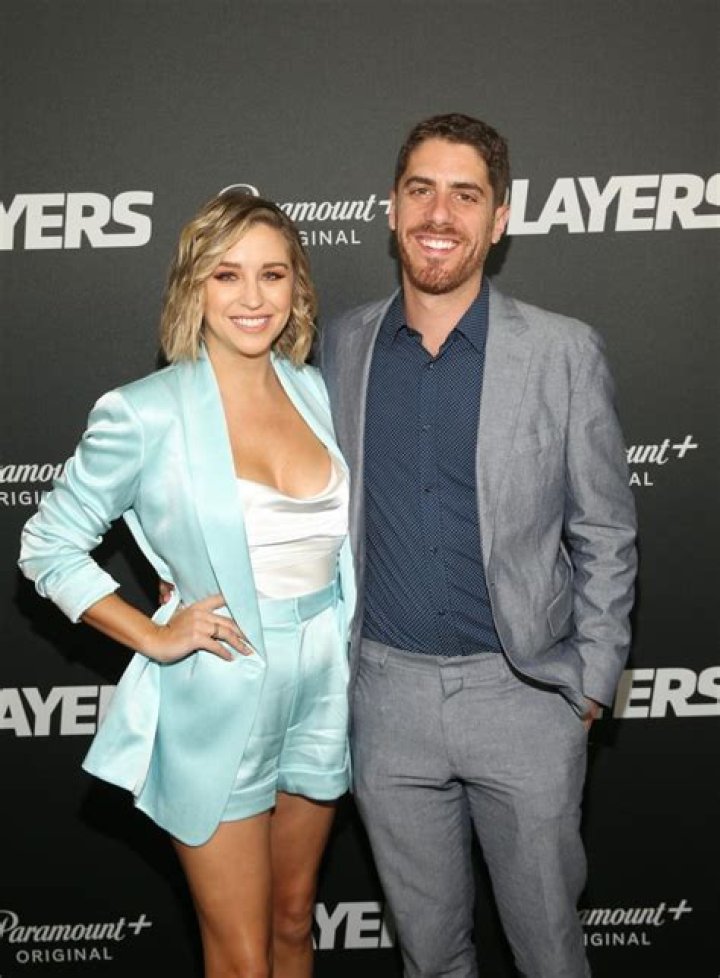 Taylor Misiak- Net Worth, Bio, Age, Dating, Height, Career ·