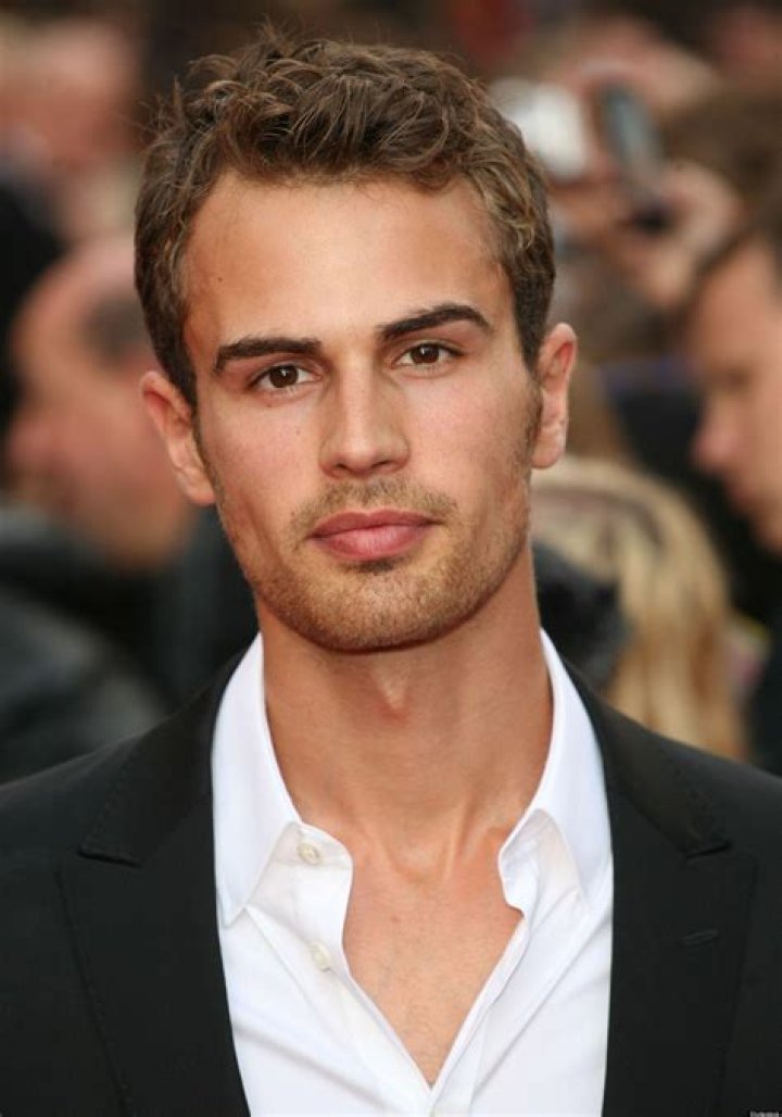 Theo James Height, Weight, Net Worth, Age, Birthday, Wikipedia, Who, Nationality, Biography ·